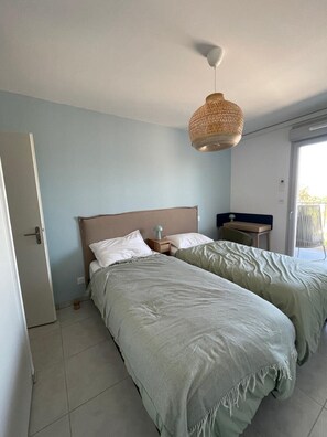 2 chambres, fer et planche à repasser, Wi-Fi, draps fournis