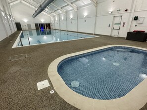 Innendørsbasseng