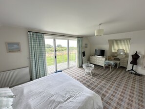 8 室のベッドルーム、アイロン / アイロン台、WiFi (無料)、ベッドシーツ