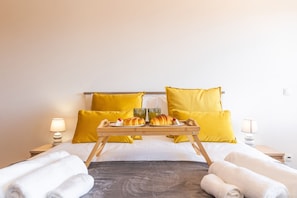 2 chambres, fer et planche à repasser, lit de bébé portatif