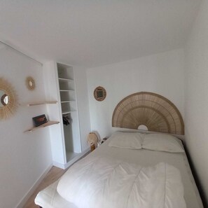 2 habitaciones y tabla de planchar con plancha 