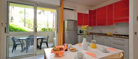 Fridge, microwave, stovetop, coffee/tea maker