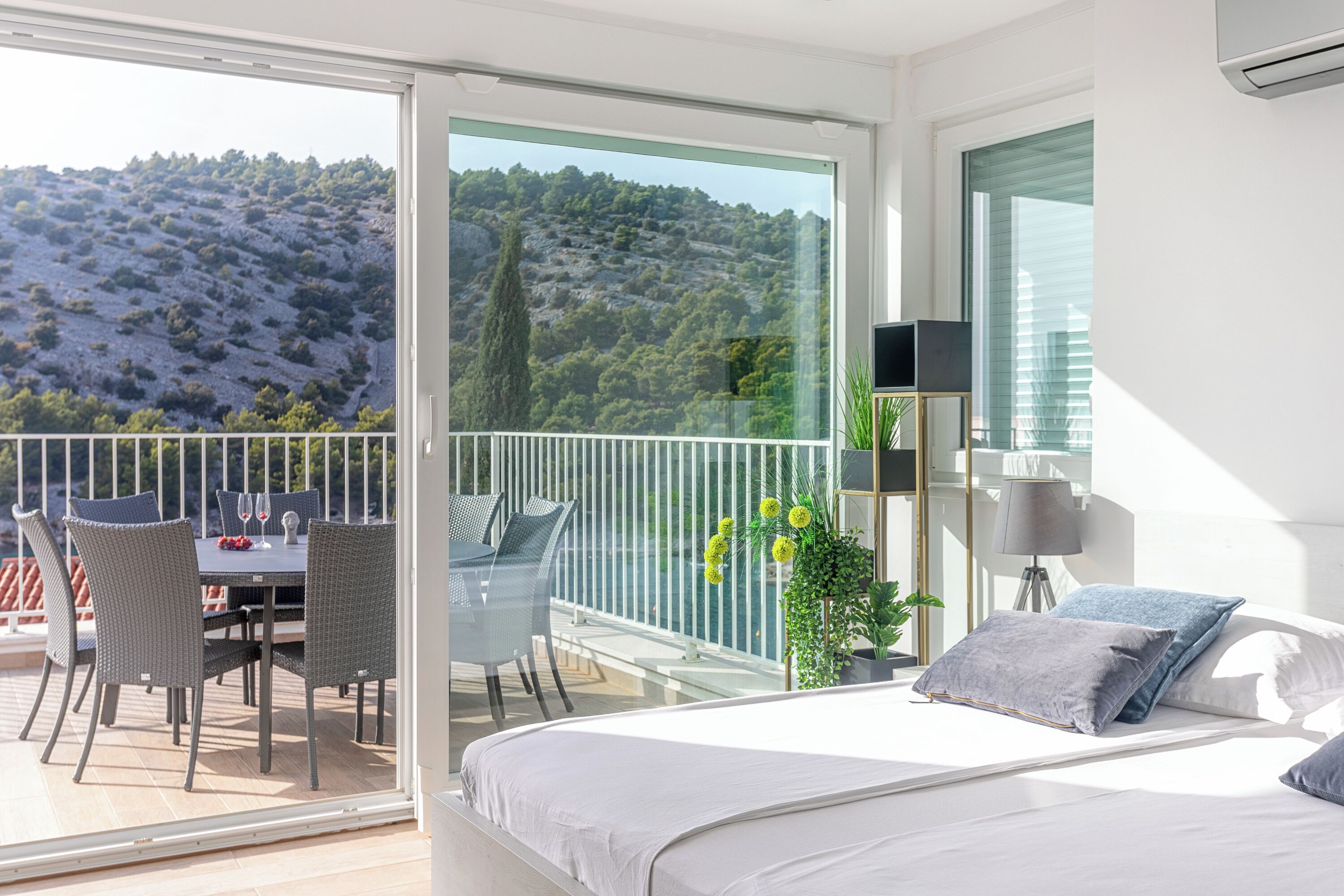 5 bedrooms, iron/ironing board, free WiFi, bed sheets