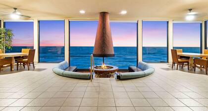 Oceanview Solana Beach Getaway with Pool & Hot Tub