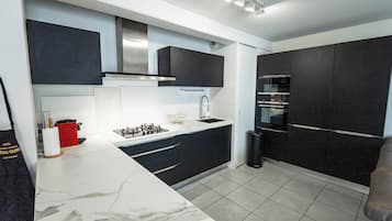 KĂŒhlschrank, Mikrowelle, Ofen, GeschirrspĂŒler