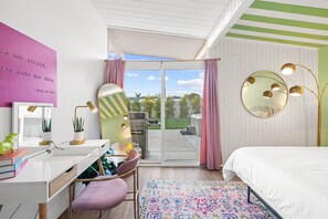 5 quartos, escrivaninha, ferros/tábuas de passar roupa