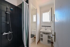 Hair dryer, towels