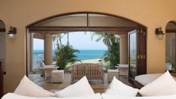 8 bedrooms, iron/ironing board, WiFi, bed sheets