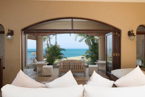 8 bedrooms, iron/ironing board, WiFi, bed sheets