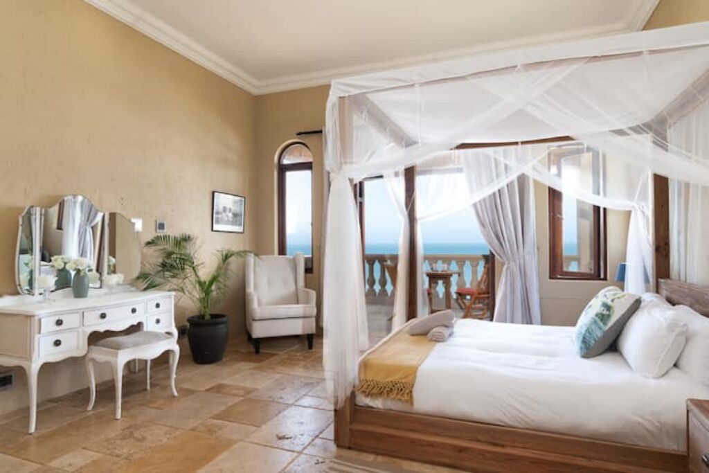8 chambres, fer et planche à repasser, Wi-Fi, draps fournis