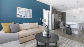 Smart TV - Landing | Beautiful 2BD, Pool, Gym (San Antonio)