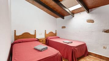 3 bedrooms, bed sheets