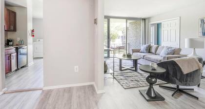 Landing | Spectacular 1BD, Gym, Pool