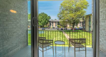 Landing | Beautiful 1BD, Gym, Pool