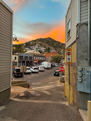 Parking - The Signature room with 2 King Beds Ground Floor (Bisbee)