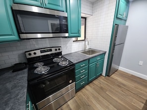 Geladeira, micro-ondas, fogão, cooktop