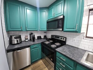 Refrigerador, microondas, horno y parrilla de estufa 