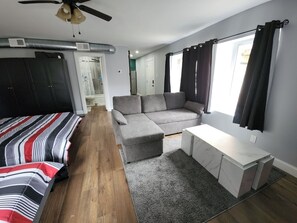 Strykjärn/strykbräda, wi-fi och sängkläder