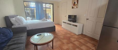 1 chambre, fer et planche à repasser, Wi-Fi, draps fournis