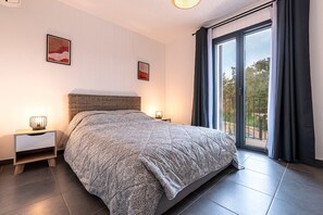2 chambres, fer et planche à repasser, draps fournis