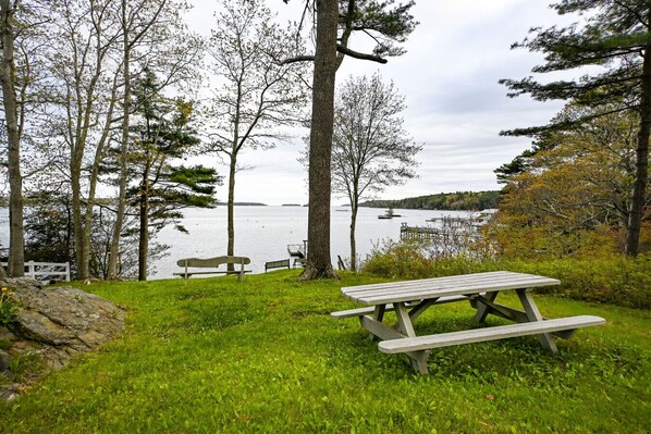 Property grounds - Serene Coastline Retreat for 2 (Boothbay)
