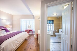 6 bedrooms, iron/ironing board, WiFi, bed sheets