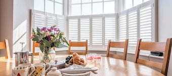 Market Cross House, Aldeburgh. Sea front holiday home