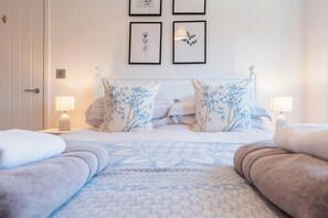 3 bedrooms, travel crib, WiFi, bed sheets