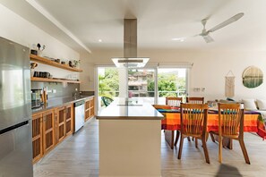 Fridge, microwave, oven, stovetop - Rooftop Plunge Pool & Surf-Friendly Beach (Huatulco)