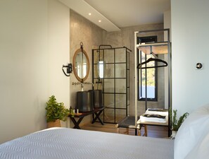 2 bedrooms, travel crib, free WiFi, bed sheets