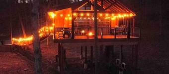 Aerial Joy Treehouse with Hot Tub!!!(Lake Malone)
