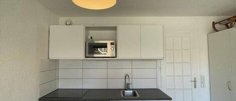 Microwave, dishwasher, coffee/tea maker, toaster