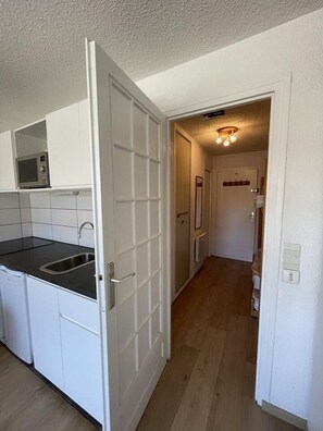 Microwave, dishwasher, coffee/tea maker, toaster