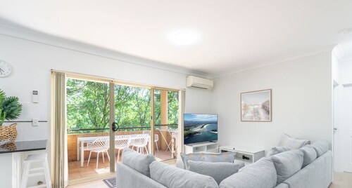 KozyGuru | Homebush West | 3-Beds Apt with Parking