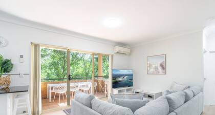 KozyGuru | Homebush West | 3-Beds Apt with Parking