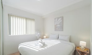 2 habitaciones, tabla de planchar con plancha, wifi y ropa de cama