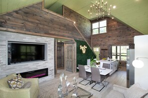 Smart TV, fireplace, foosball - The Boujee Bear | MTN View, Hot Tub, Foosball! (Sevierville)