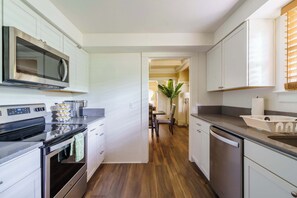Fridge, microwave, oven, stovetop - 2BR/1BA • Remodeled Home • Heart of Hawthorne (Portland)
