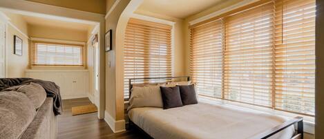 2 bedrooms, iron/ironing board, travel cot, WiFi