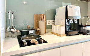 Refrigerador, microondas, horno, placa de cocina