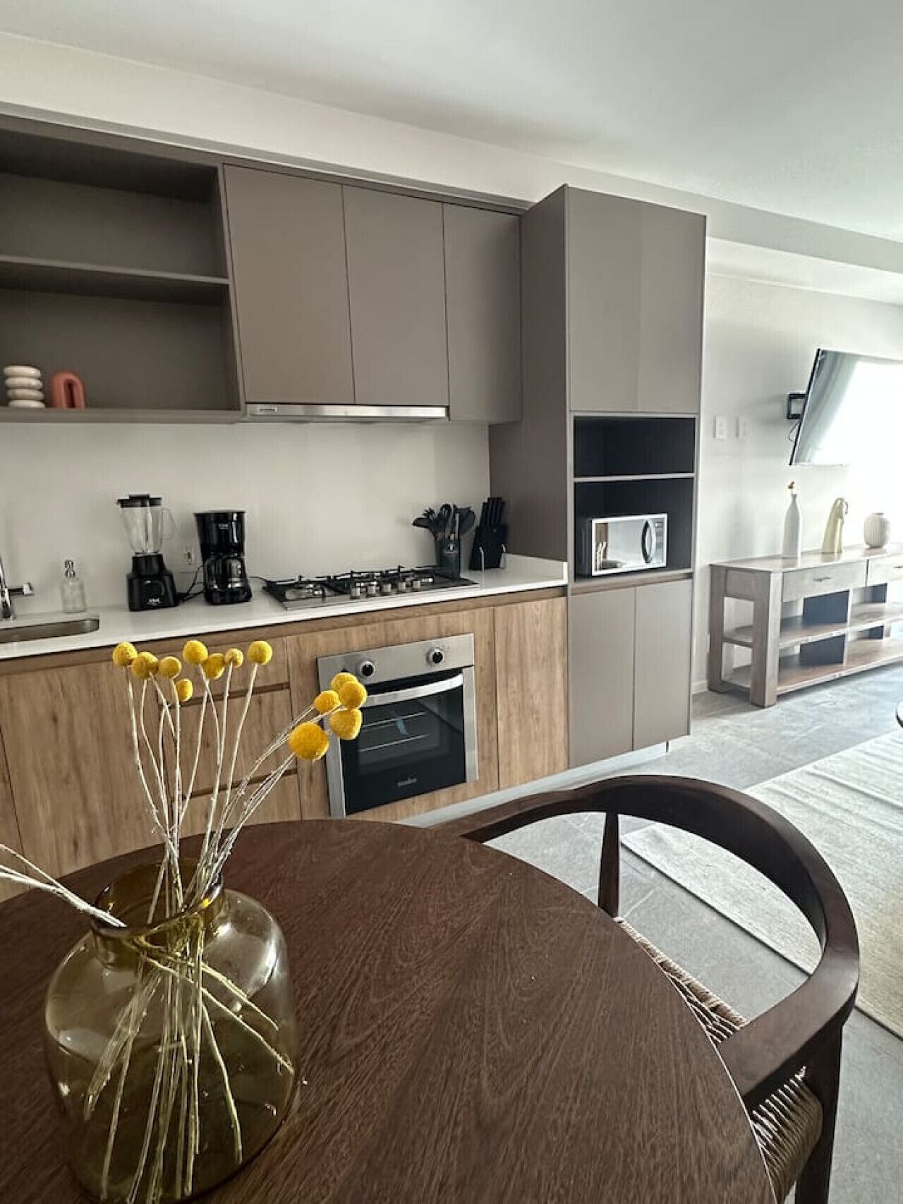 Coffee/tea maker, fridge, microwave, oven