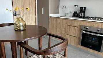 Coffee/tea maker, fridge, microwave, oven