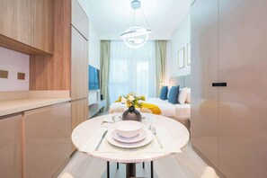 Iron/ironing board, WiFi, bed sheets