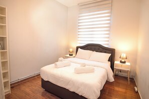 2 bedrooms, desk, iron/ironing board, bed sheets