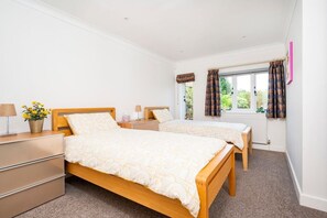 2 bedrooms, WiFi, bed sheets - East Wing at Champaignes Toft, Mendlesham (Stowmarket)