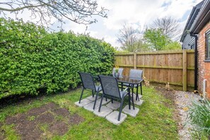 Outdoor dining - East Wing at Champaignes Toft, Mendlesham (Stowmarket)