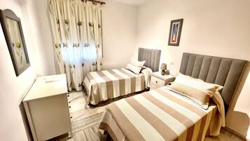 2 Schlafzimmer, Bügeleisen/Bügelbrett, Reisekinderbett, kostenloses WLAN