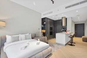 1 Schlafzimmer, Schreibtisch, Bügeleisen/Bügelbrett, Reisekinderbett