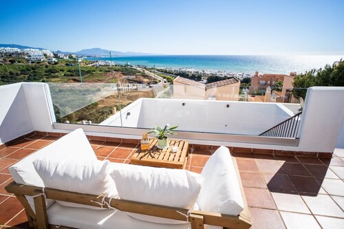RDR493 - Best sea views and walk to beach 2 bed Apt