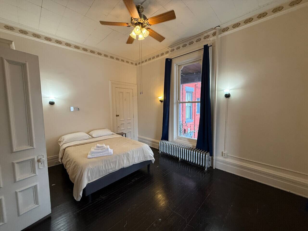 1 habitación, tabla de planchar con plancha, wifi gratis y ropa de cama 